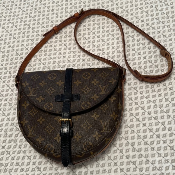 Louis Vuitton Classic Monogram Crossbody Bag - Picture 1 of 5